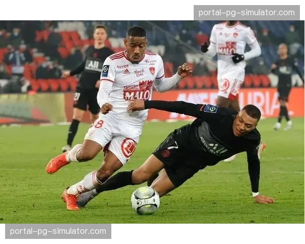 摩纳哥发布对阵布雷斯特海报，主题为“速度与决策”